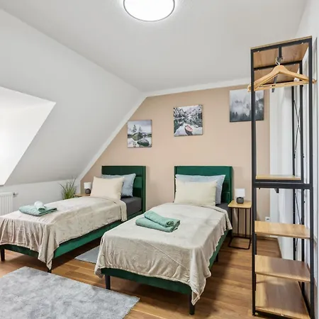 Larooms - Np24 - 2 - 4 Betten - Waschmaschine - Parkplatz - Balkon * Merseburg