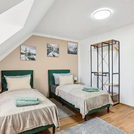 Larooms - Np24 - 2 - 4 Betten - Waschmaschine - Parkplatz - Balkon Apartmán